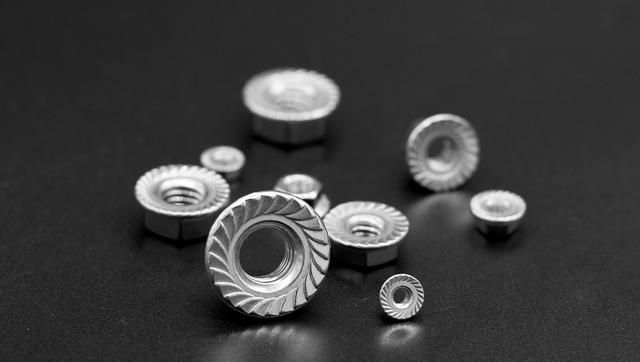 螺丝滑丝空转如何拧紧,螺丝滑丝 怎么拧紧