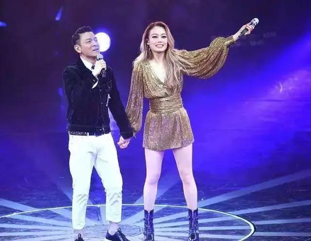 容祖儿个人简介 42岁容祖儿背景强大