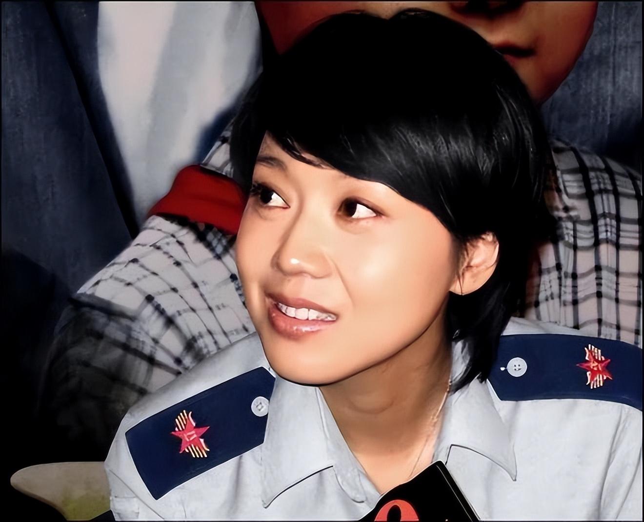 与闫妮离婚19年的邹伟再婚生子获幸福，但她情路坎坷至今未婚