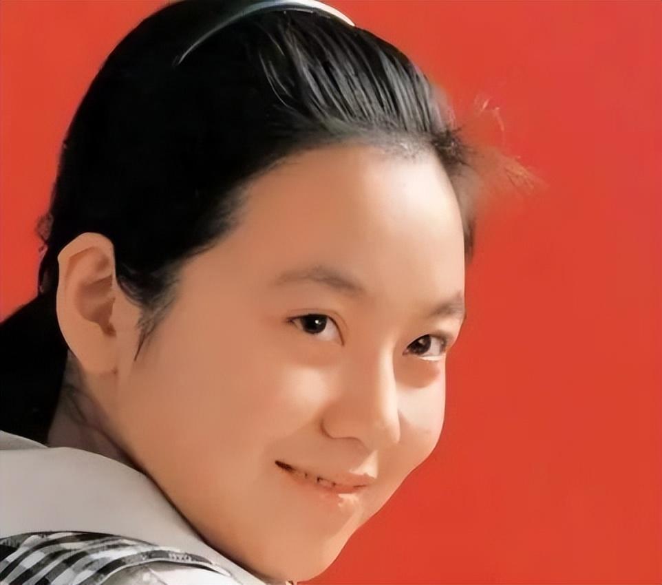 与闫妮离婚19年的邹伟再婚生子获幸福，但她情路坎坷至今未婚