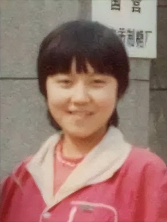 与闫妮离婚19年的邹伟再婚生子获幸福，但她情路坎坷至今未婚