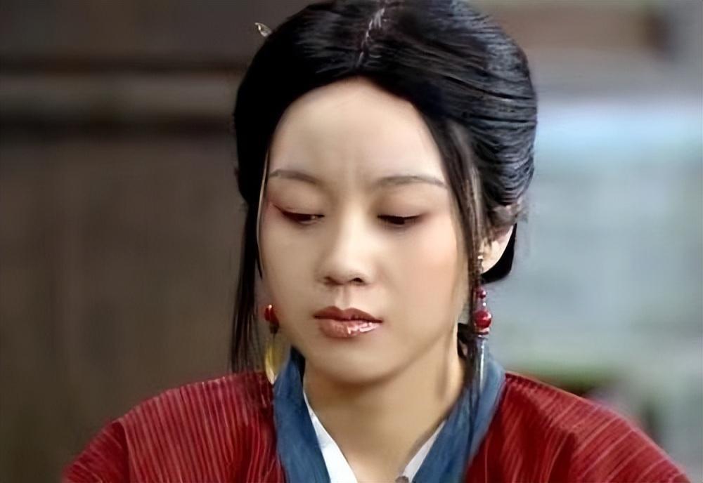 与闫妮离婚19年的邹伟再婚生子获幸福，但她情路坎坷至今未婚