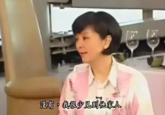 陈玉莲当年有多美？让周润发刘德华拜倒裙下，到老单身也活出精彩