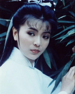 ​陈玉莲当年有多美？让周润发刘德华拜倒裙下，到老单身也活出精彩