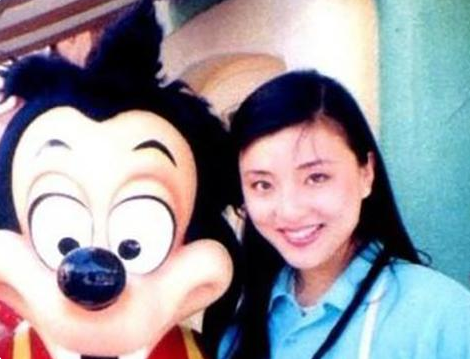 杨澜：26岁辞职央视，27岁嫁富豪丈夫，没什么比给孩子喂奶更重要