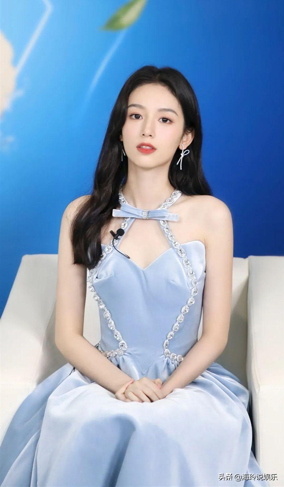 甜美系的实力小花旦----周也个人简介