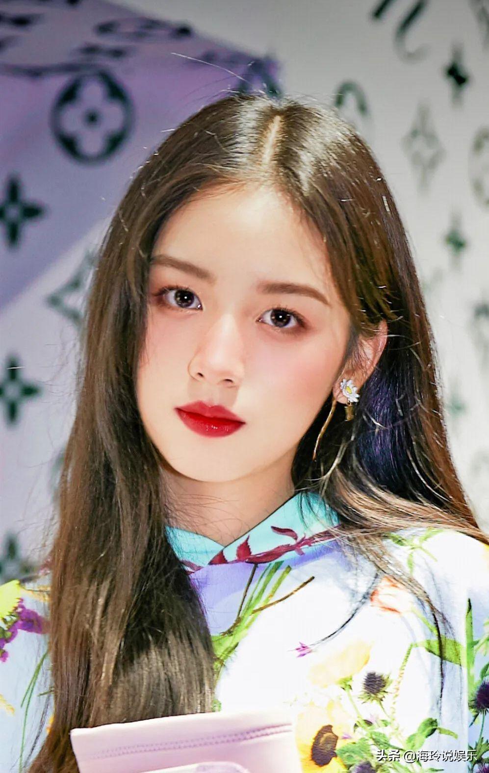 甜美系的实力小花旦----周也个人简介