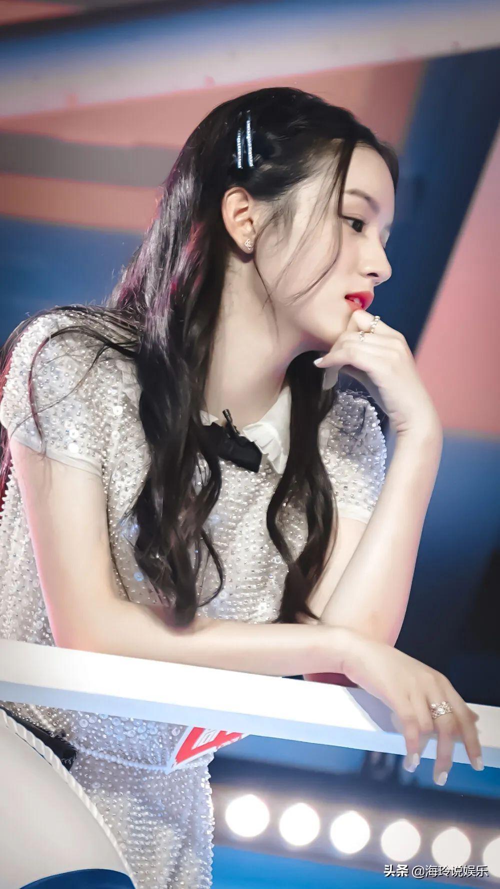 甜美系的实力小花旦----周也个人简介