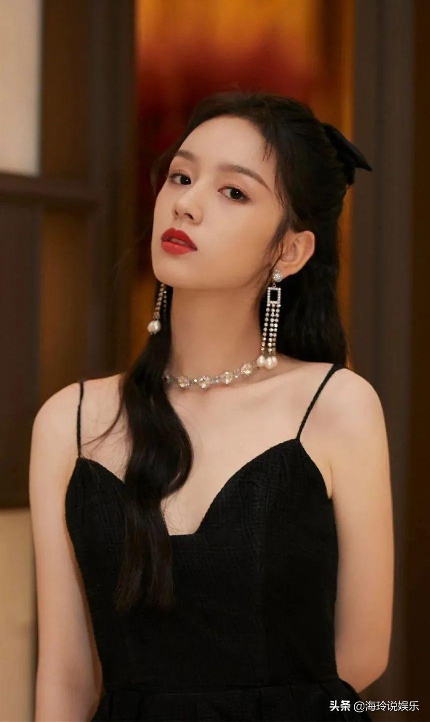 甜美系的实力小花旦----周也个人简介