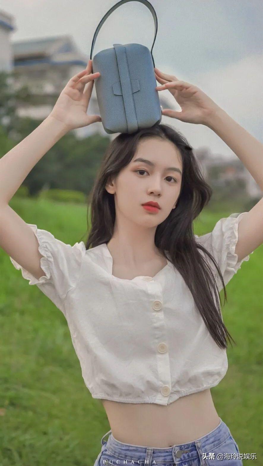 甜美系的实力小花旦----周也个人简介