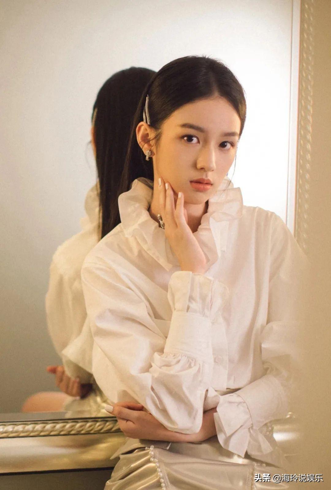 甜美系的实力小花旦----周也个人简介