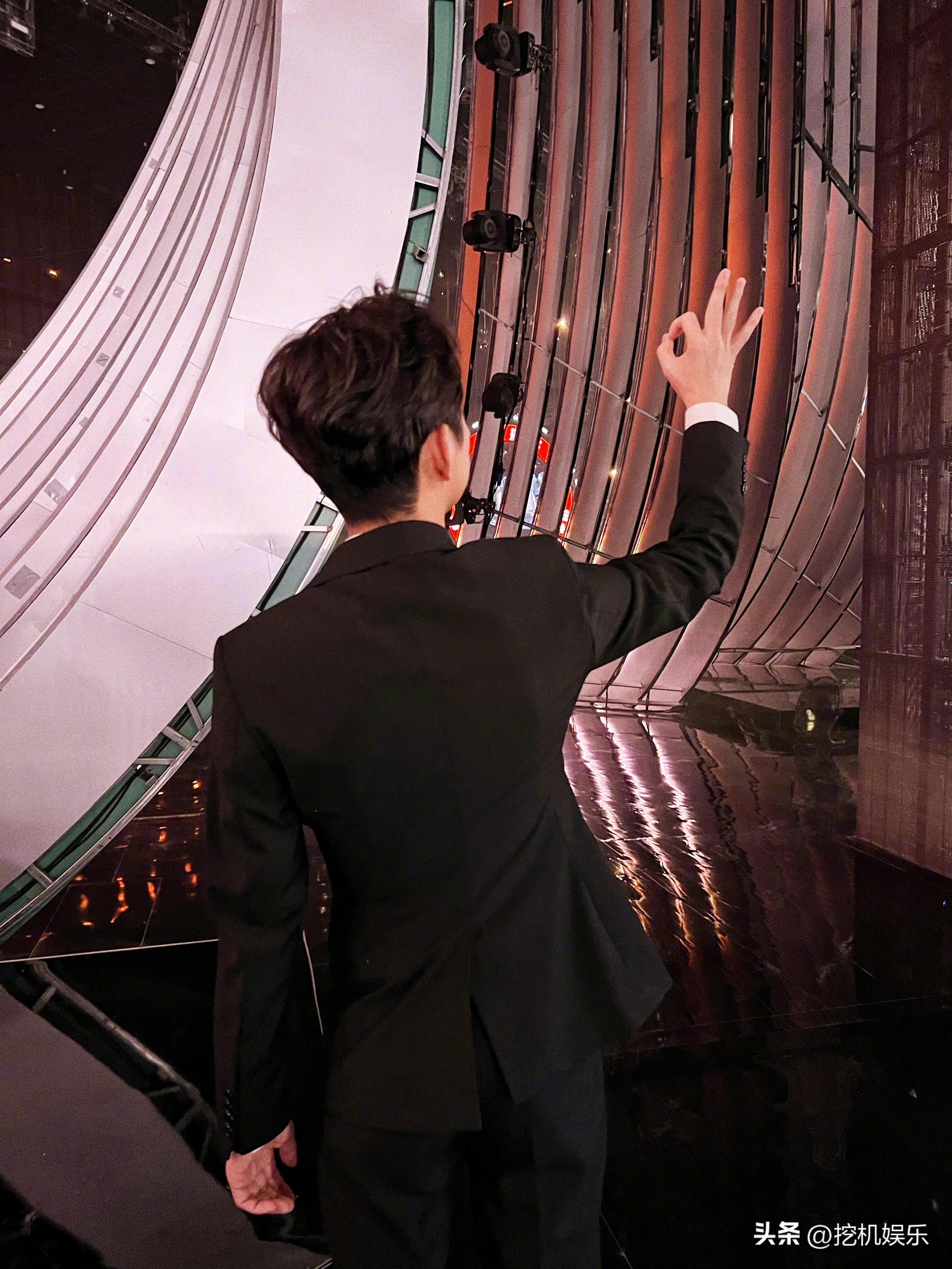 人物第1集|何炅：爱哭的强者，运气不会太差