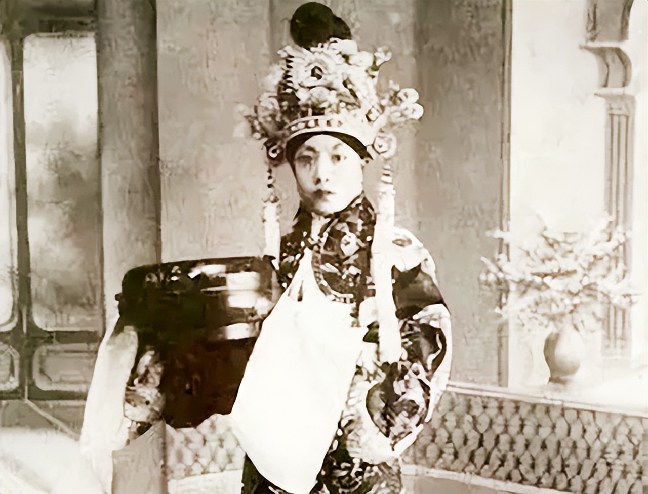 孟小冬晚年：分得杜月笙2万美元遗产，疾病缠身，却拒绝治疗