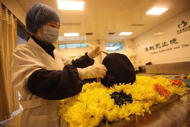 我国为什么实行火葬(人死后为什么要火化的真正原因)