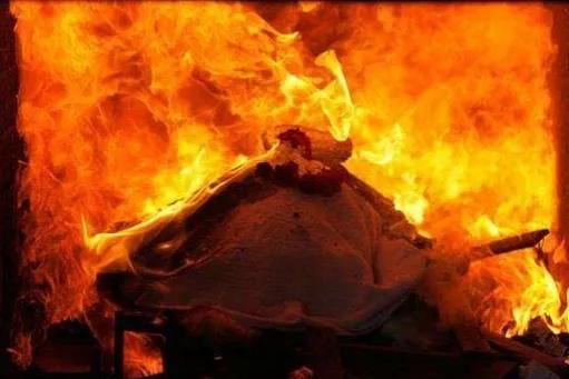 我国为什么实行火葬(人死后为什么要火化的真正原因)