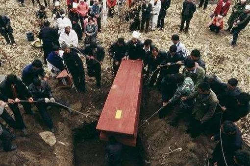 我国为什么实行火葬(人死后为什么要火化的真正原因)