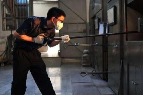 我国为什么实行火葬(人死后为什么要火化的真正原因)