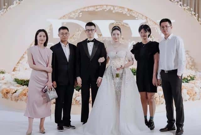 拳击手邹市明老婆（邹市明的个人资料简介）