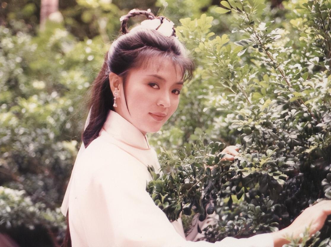 周润发当年曾为她自杀！现今已皈依佛门，带发修行