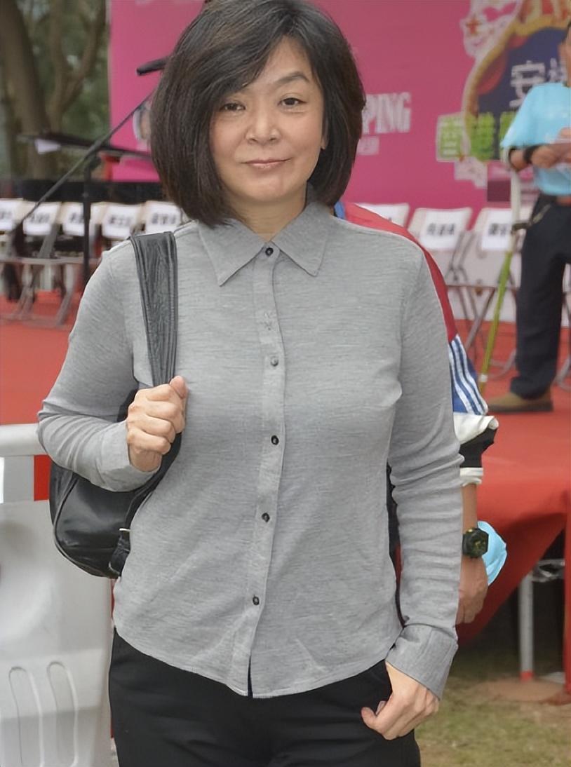 周润发当年曾为她自杀！现今已皈依佛门，带发修行