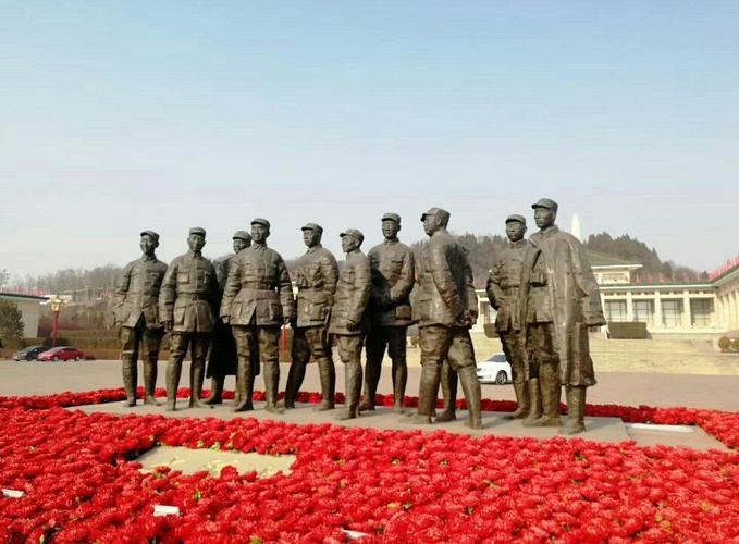 3.武乡县烈士陵园始建于北宋嘉佑三年(公元1068年),占地面积近1500平方米,陵园分为墓区,陵园内主要有纪念塔一座,陵园东侧配楼一座。