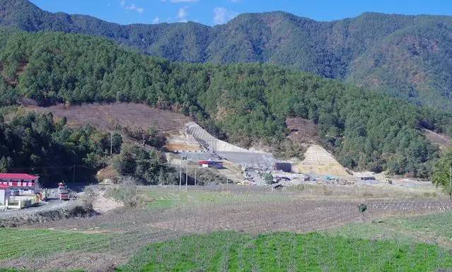 5.武乡县清凉山位于武乡县城东南5公里处的武乡县城西北20公里处的南山乡境内,是国家4A级旅游景区。