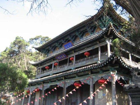 4.武乡县文庙坐落在武乡县城西南15公里处的南太行畔,为全国重点文物保护单位之一,其占地面积约2500平方米。