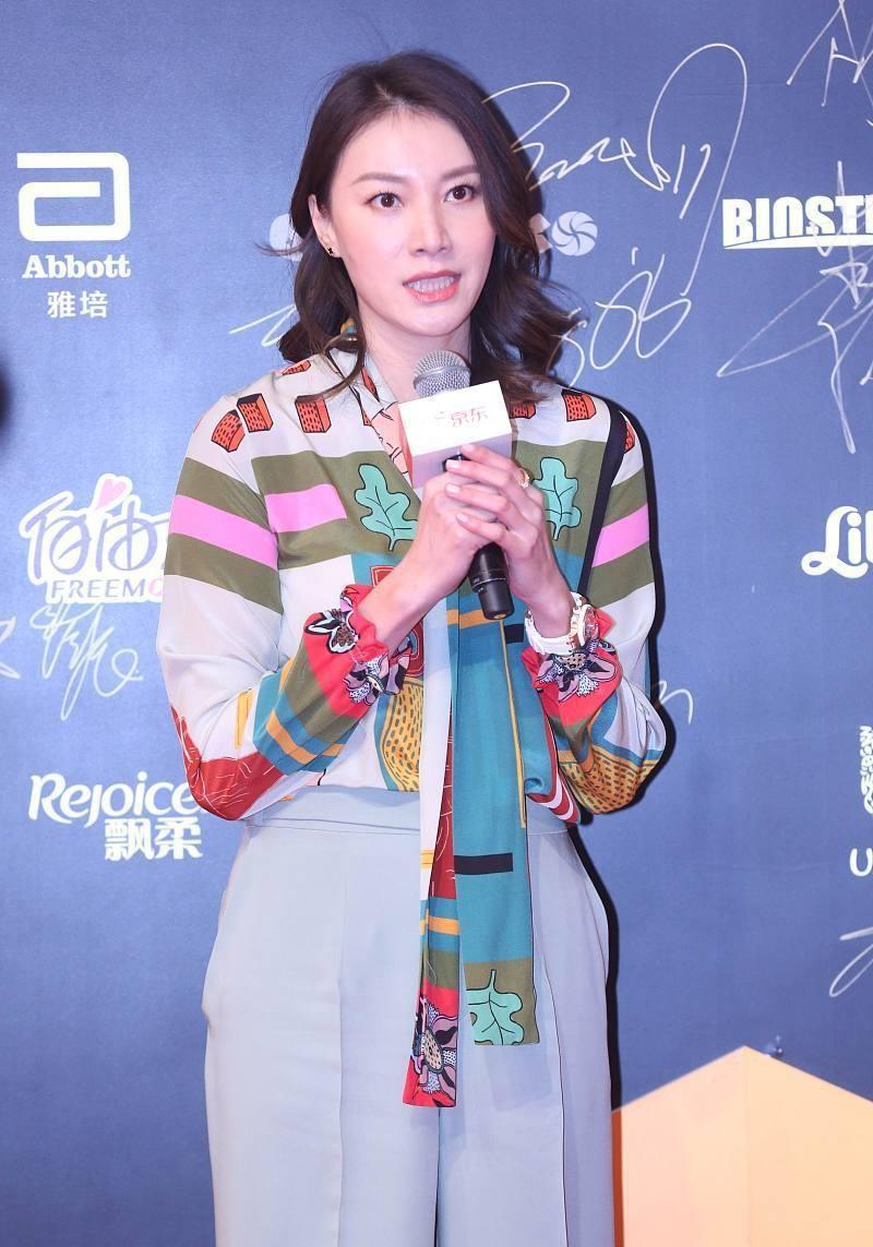 谢杏芳1米78和林丹一样高，大骨架穿精致裙装，比例好没违和感