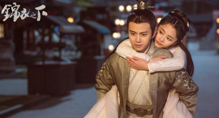 谭松韵素颜比谢娜美，自曝曾被猫抓疼得大哭，还去打了狂犬疫苗