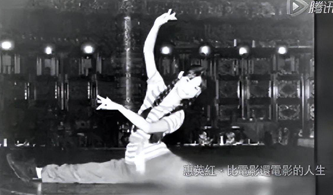 出生皇族却要饭10年的“草根影后”惠英红，如今62岁单身无儿无女