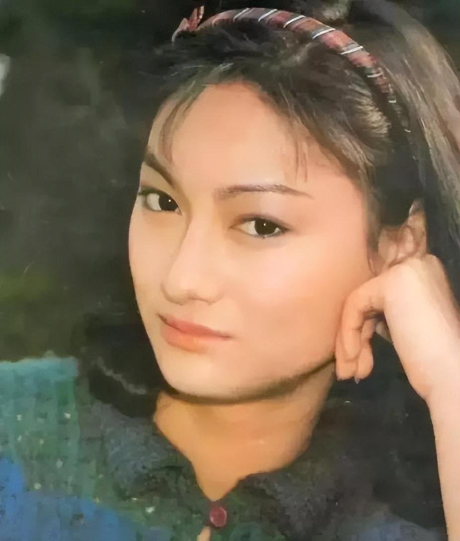 出生皇族却要饭10年的“草根影后”惠英红，如今62岁单身无儿无女