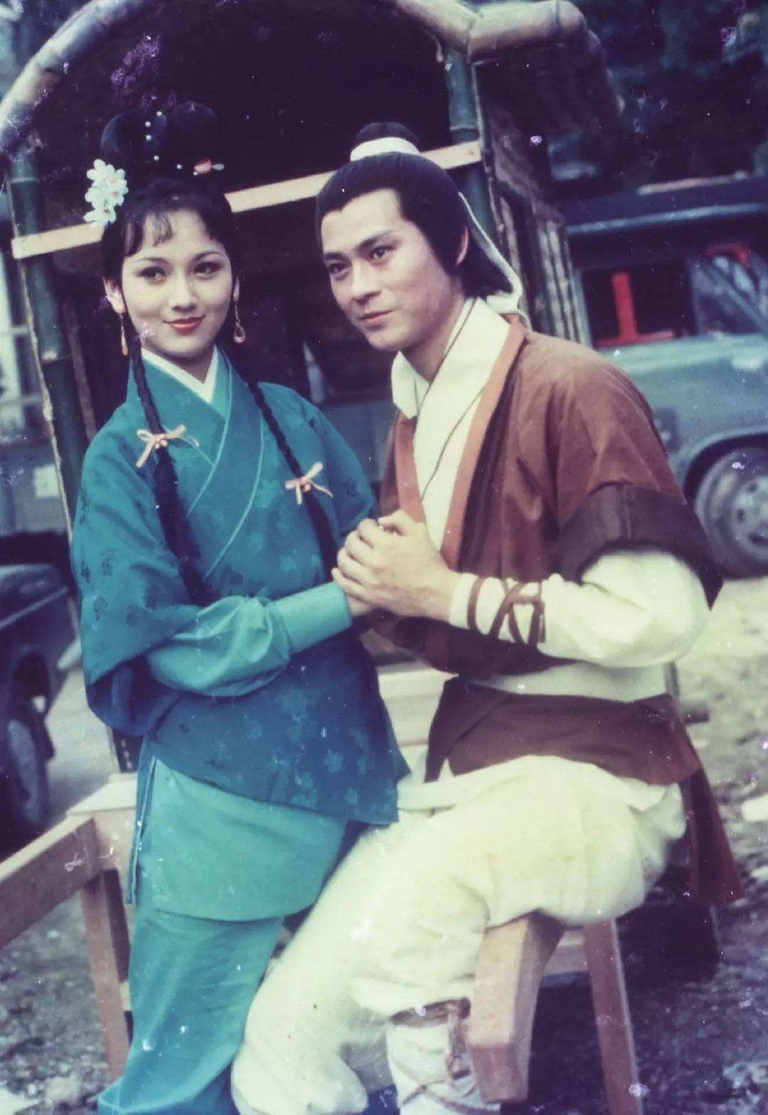 长子45岁次子42岁，小儿子35岁，赵雅芝儿子，个个让她骄傲