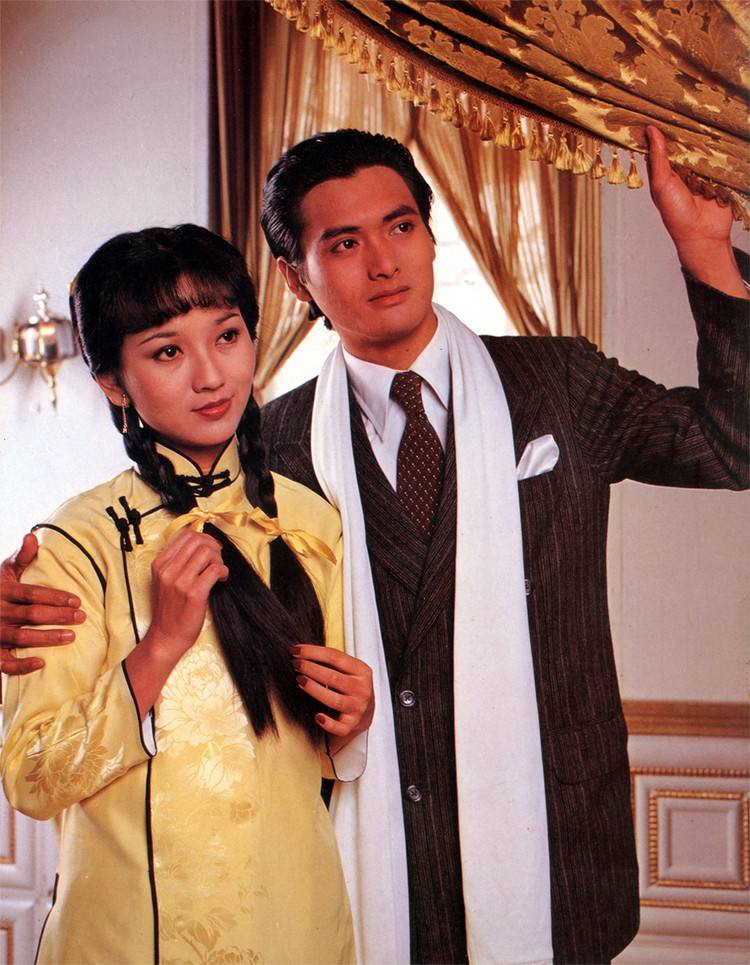 长子45岁次子42岁，小儿子35岁，赵雅芝儿子，个个让她骄傲