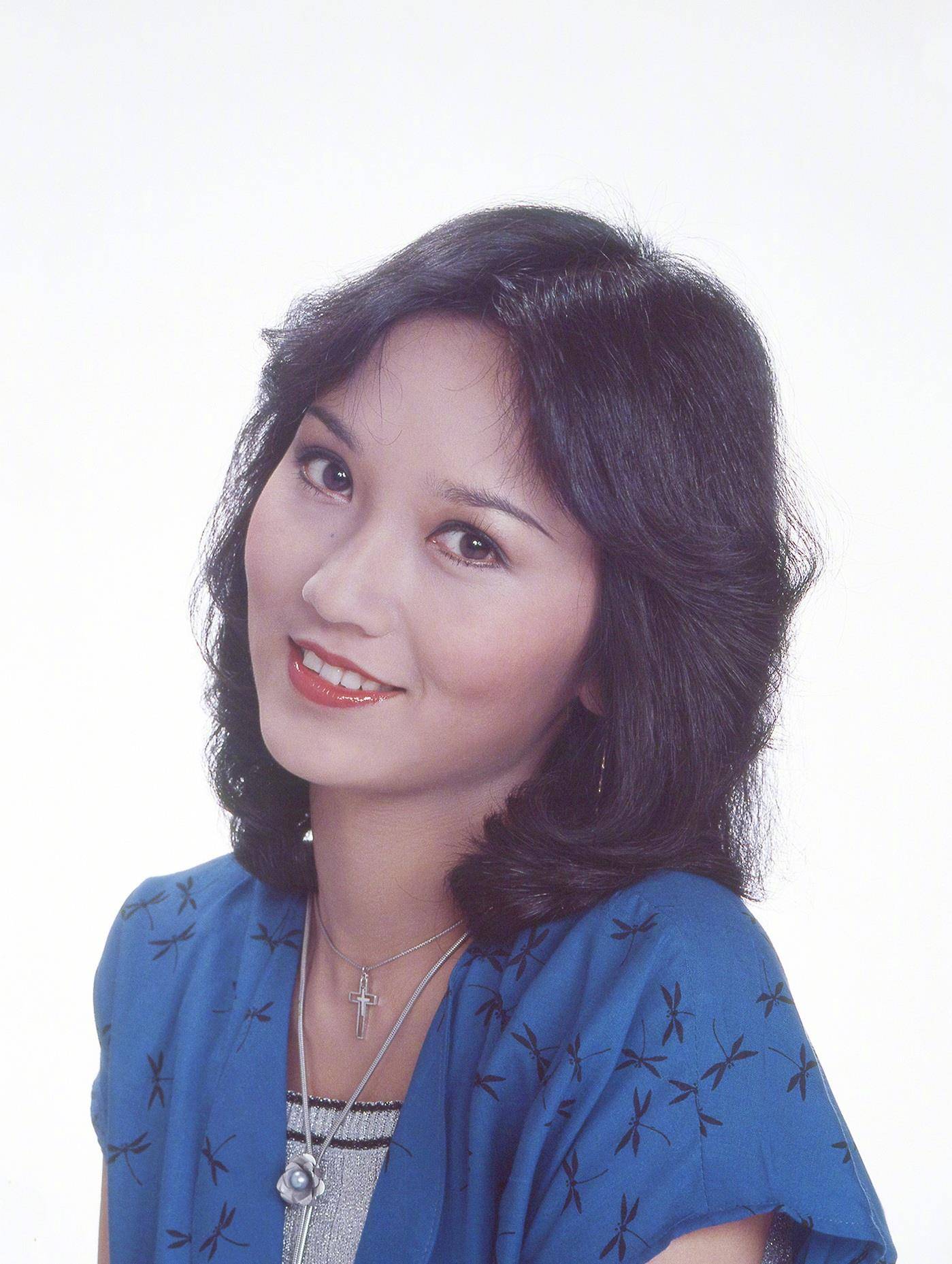 长子45岁次子42岁，小儿子35岁，赵雅芝儿子，个个让她骄傲