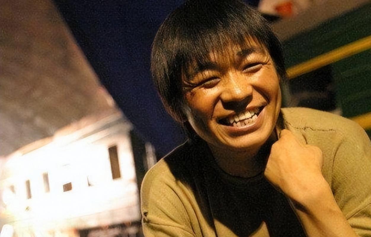 工地打工，草根出身的王宝强逆袭史：演戏时曾遭人踹打