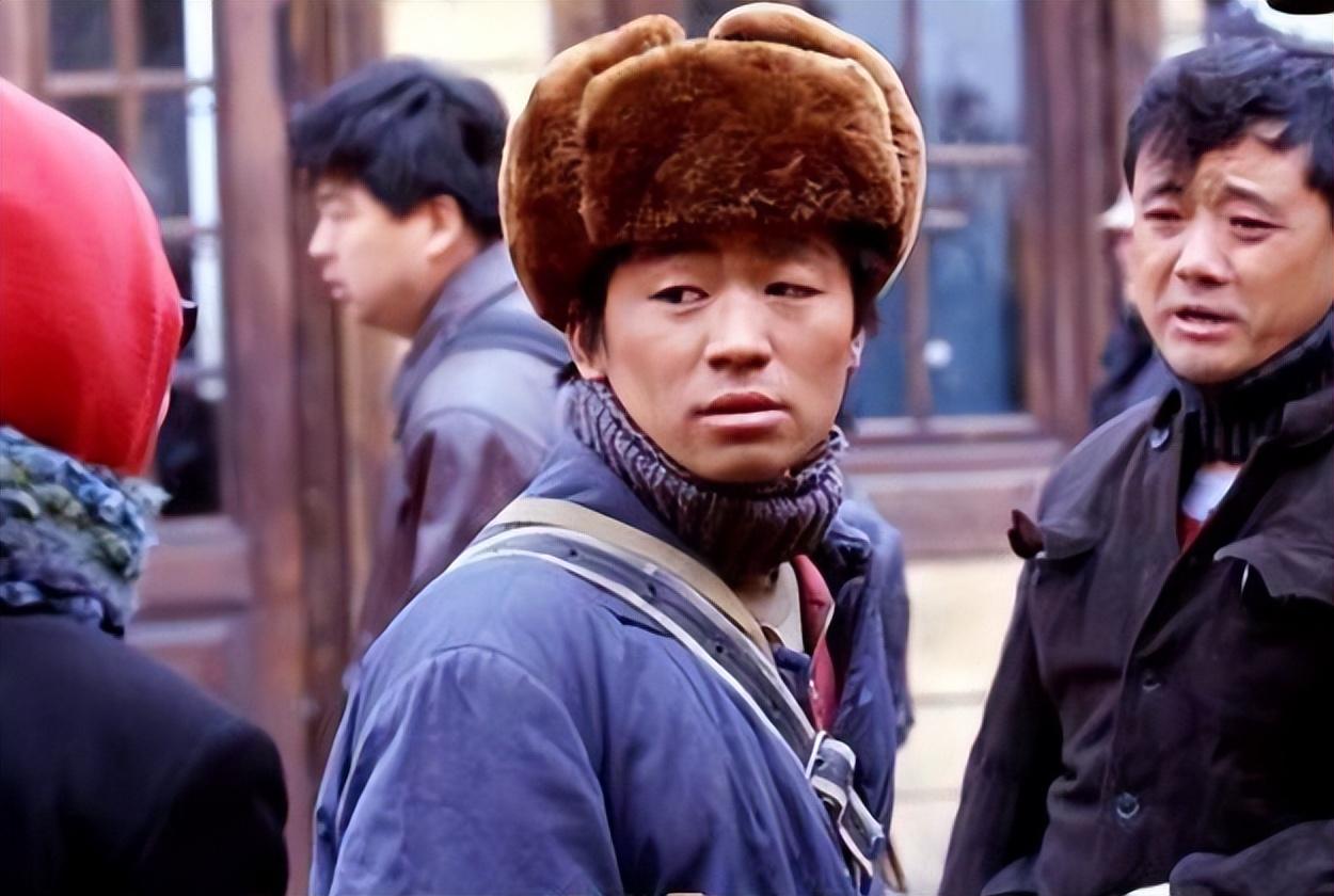 工地打工，草根出身的王宝强逆袭史：演戏时曾遭人踹打