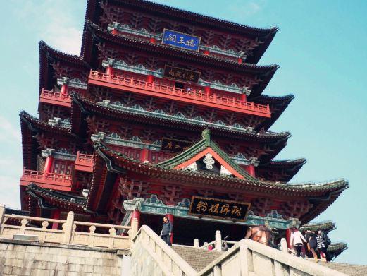 第四天:鹰潭火车站(新建区滕王阁风景区—星子县人民公园)——昌南高铁站(赣州市龙虎山风景区;