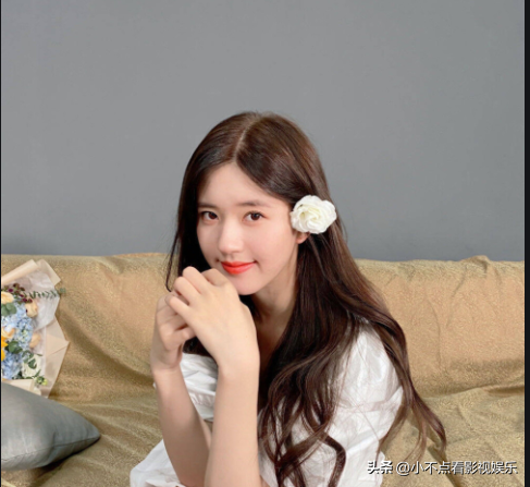 赵露思颁奖两次对张颂文微笑，只为感谢对方恩情，张颂文到底多好