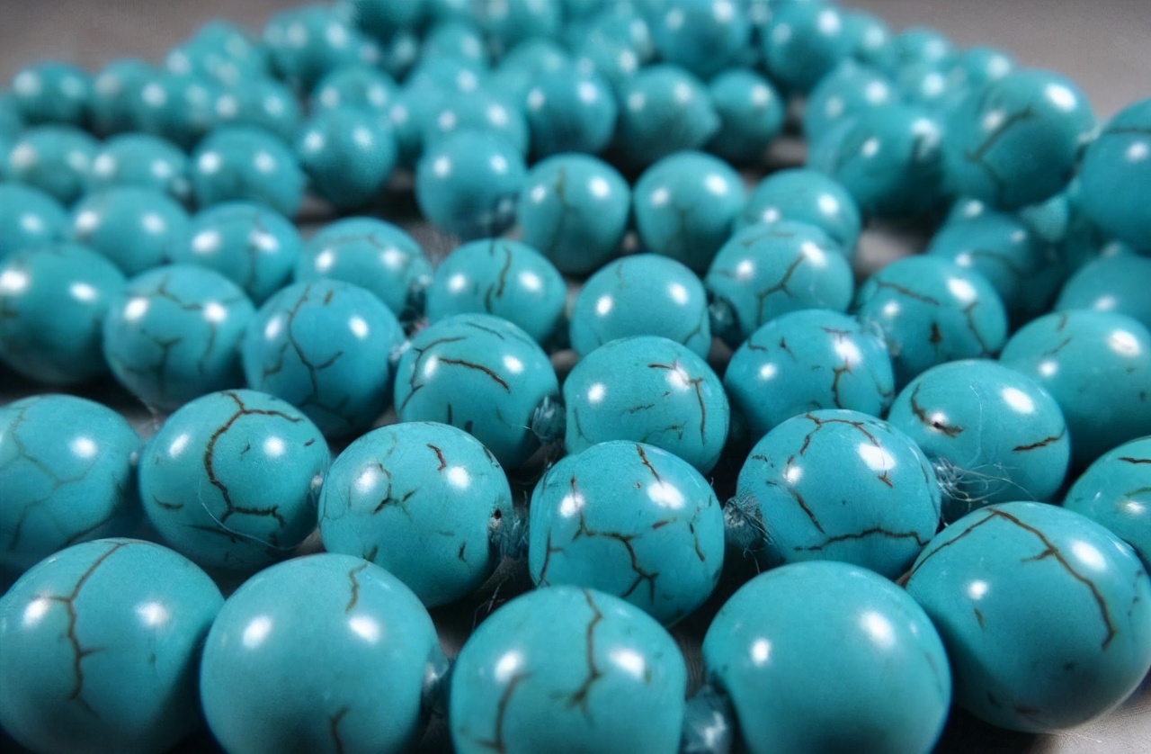 绿松石是有铁线的好还是没铁线的好(绿松石有铁线好还是没有好)