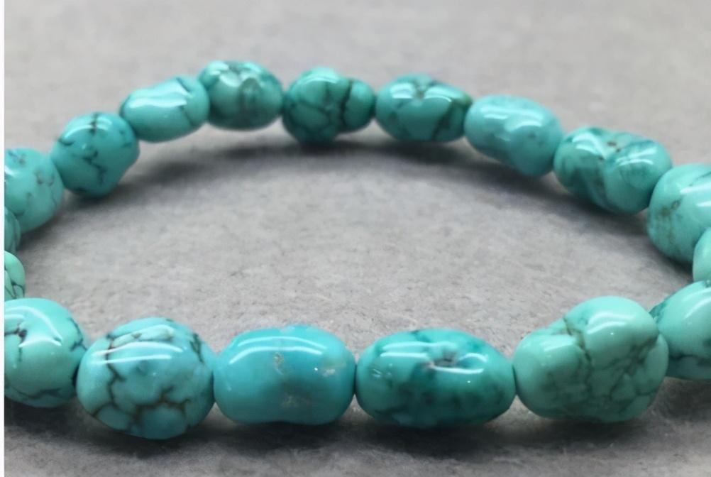 绿松石是有铁线的好还是没铁线的好(绿松石有铁线好还是没有好)