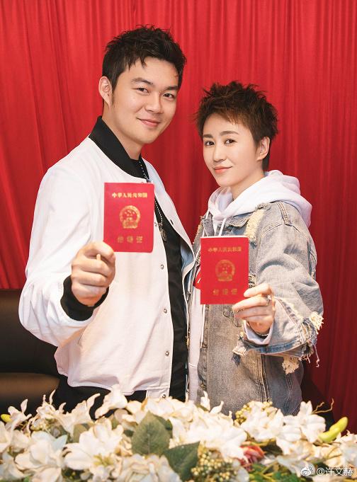 马丽宣布领证结婚了!老公许文赫比她小11岁,马丽头发比老公还短