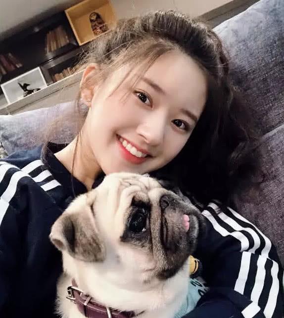 难怪赵露思不化浓妆,与素颜判若两人,网友:还是清纯的漂亮