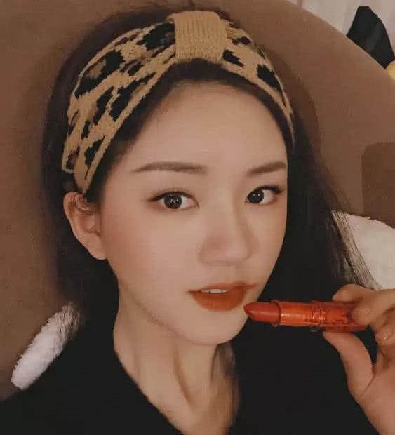 难怪赵露思不化浓妆,与素颜判若两人,网友:还是清纯的漂亮