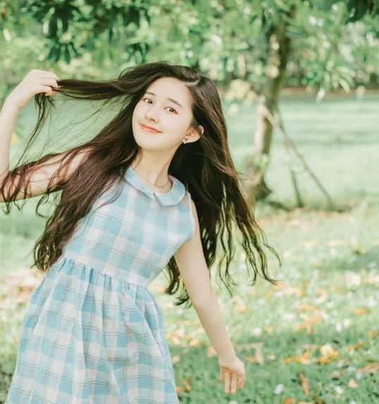 难怪赵露思不化浓妆,与素颜判若两人,网友:还是清纯的漂亮