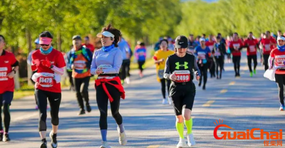 ​半程马拉松多少公里？半程马拉松会与全程马拉松同时举办吗？