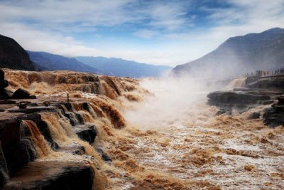 ​超自然现象之谜：黄河发现透明棺材事件（中国最吓人的棺材之一）