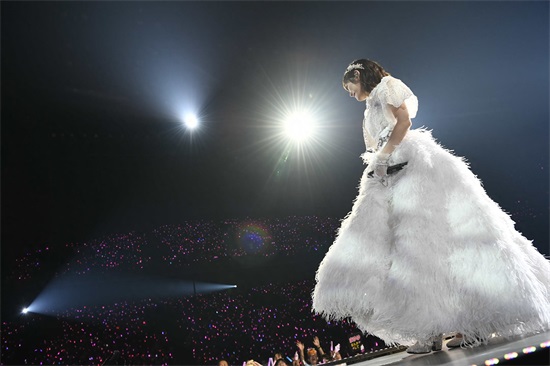 AKB初代最后的神七,渡边麻友毕业演唱会——虚幻而完整的梦境