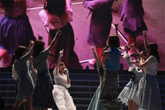 AKB初代最后的神七,渡边麻友毕业演唱会——虚幻而完整的梦境