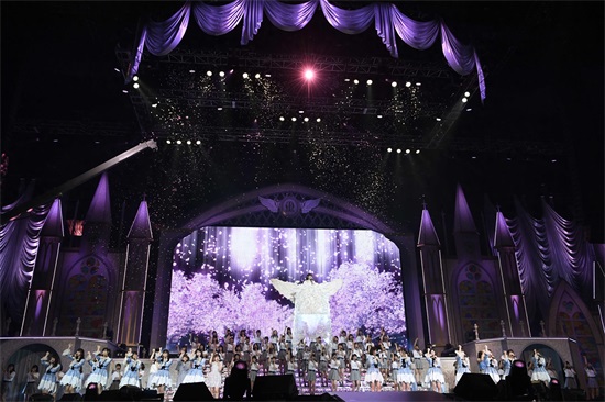 AKB初代最后的神七,渡边麻友毕业演唱会——虚幻而完整的梦境