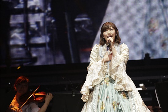 AKB初代最后的神七,渡边麻友毕业演唱会——虚幻而完整的梦境